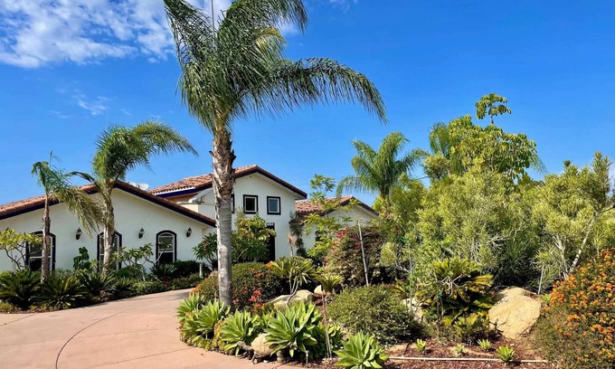 Vista Villa | AltaVista 8br Spacious, Private, Built to Delight!