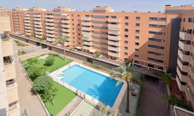 R.E.N.F.E. Apartment | Alterhome appartment with pool close to the Train Station