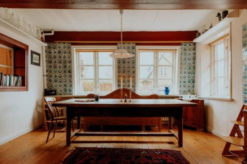 Wewelsfleth Apartment | Altes Fährhaus - Ferienwohnung Unnern, 170 qm