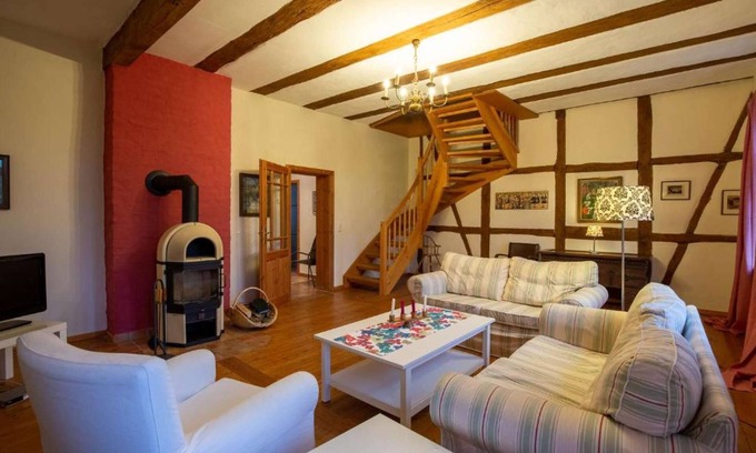 Borrentin Apartment | Altes Pastorat: Wohnung mit Kamin und Großem Garten