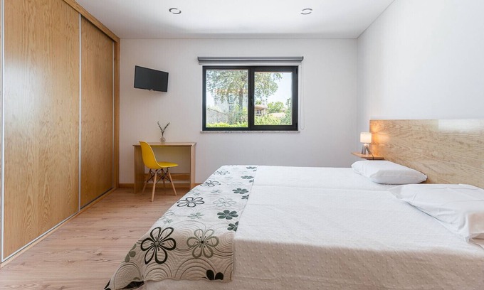 Mangualde Apartment | ALTIDO Cosy unit w/ Gym & Communal pool