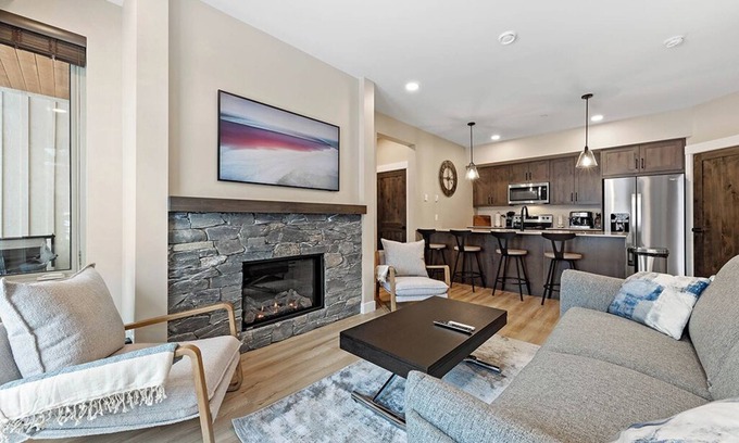 Sun Peaks Condo | Altitude 25: Modern 2BDRM Condo w/Private Hot Tub