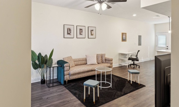 Clarksville Apartment | Alto Q7 I Modern New Construction 2Bd Apartment