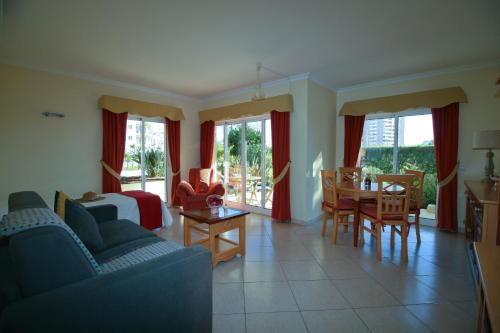 Alvor Apartment | Alvor Vila da Praia Pool & Garden View