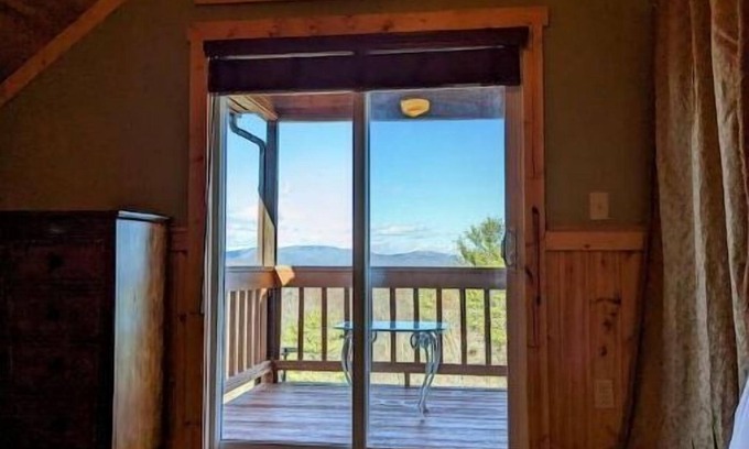 Winston - Salem Cabin | Alwar House: A mountain Paradise 200 RAVEN Road Piney Creek NC.