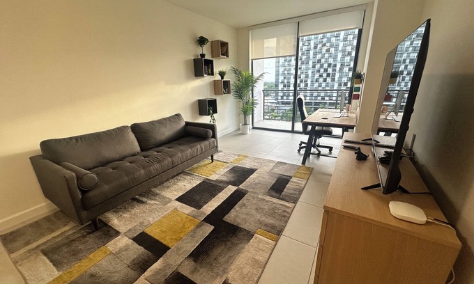 Doral Apartment | Always 5 stars apartment in Downtown Doral with fitness room, pool and fast WiFi