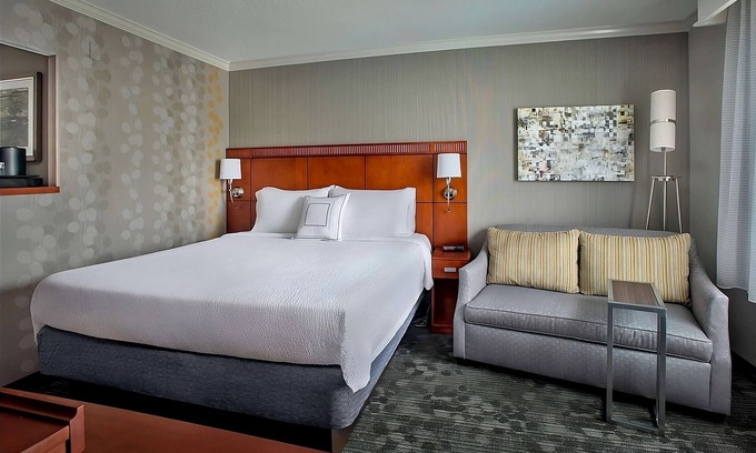 Tinton Falls Hotel | Always a Great Idea To Unwind! Near Seven Presidents Oceanfront Park