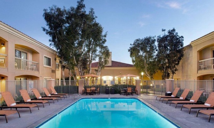 Camarillo Hotel | Always a Great Idea To Unwind! Pet-Friendly, Near Pleasant Valley Fields