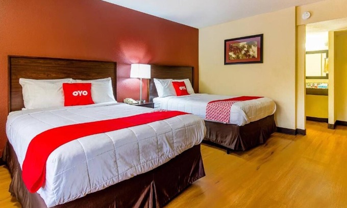 Moline House | Always a Great Idea To Unwind! Near Butterworth Center, Pets are Allowed