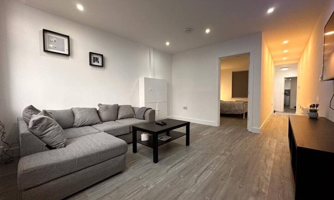 Cradley Apartment | Always Booked! Large Mood Lit Flat SmartTv Parking