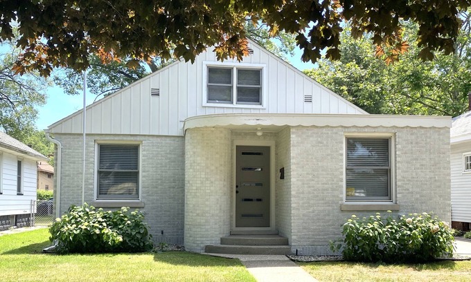 Lakeside House | Always Miner 2 - Muskegon, MI- Lakeside area