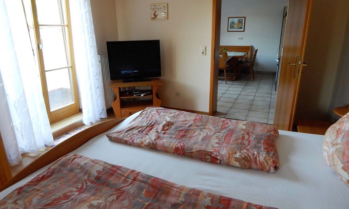 Ochsenfurt Apartment | Am Alten Berg | 40m2 FeWo für 3 Personen mit Küchenzeile und Terrasse