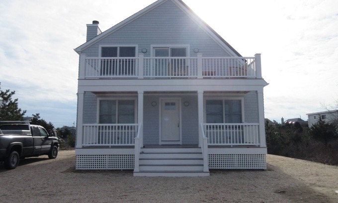 Napeague House | Amagansett Beach House-Walk to Ocean and Bay-4bdr-2 1/2bath-Sleeps 9