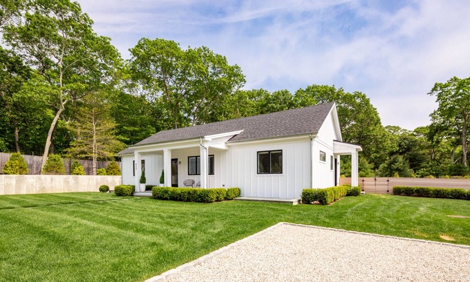 Amagansett North House | Amagansett Gated and Private Modern Ranch