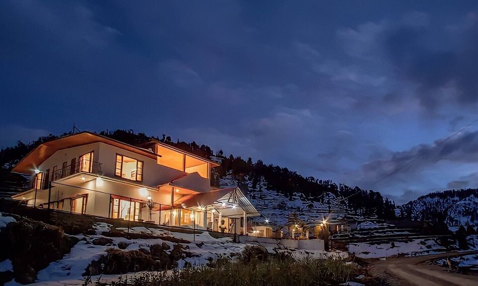 Tehri Range Villa | aMALA Villa - Six Bedroom Luxurious Villa with Himalayan View