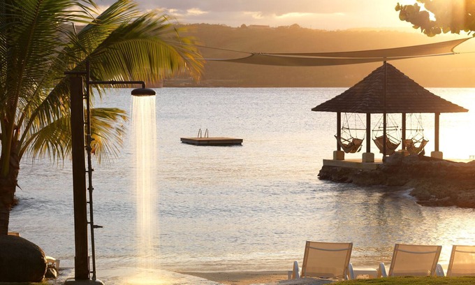 Discovery Bay House | AMANOKA PROMISES A LUXURIOUS AND TRULY ENJOYABLE VACATION.