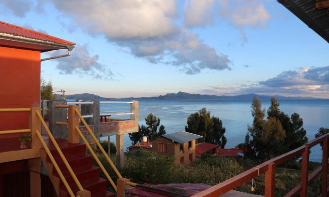 Isla Amantani Bed & Breakfast | AMANTANI LODGE LoveLand