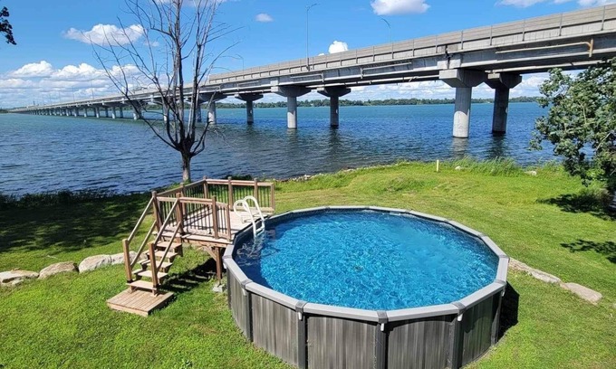 Saint-Timothee House | Amazing waterfront