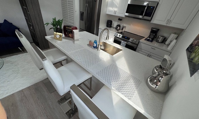 Flagami Apartment | Amazing 1-bedroom apartment in terrific Miami with WiFi, AC