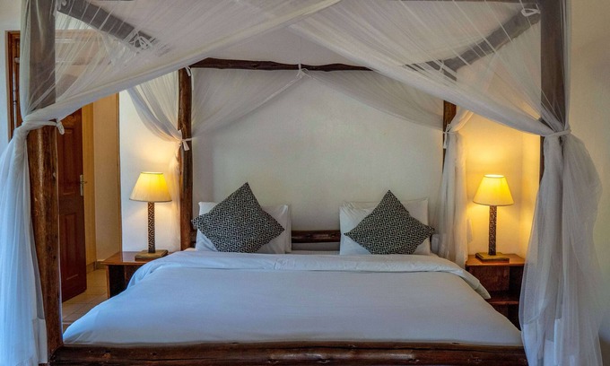 Baruti West House | Amazing 2 bedroom bungalow within a resort