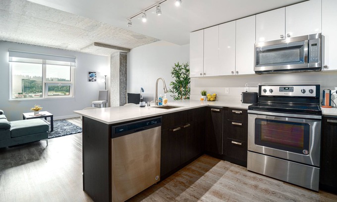 Tukwila Apartment | Amazing 2 Bedroom or 1 bd+office mins from airport