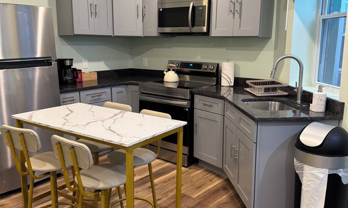 West Philadelphia Apartment | Amazing 2-bedroom apartment with AC in Philadelphia