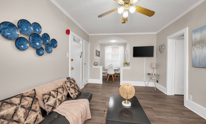 Spruce Hill Apartment | Amazing 2BR by Upenn/Drexel