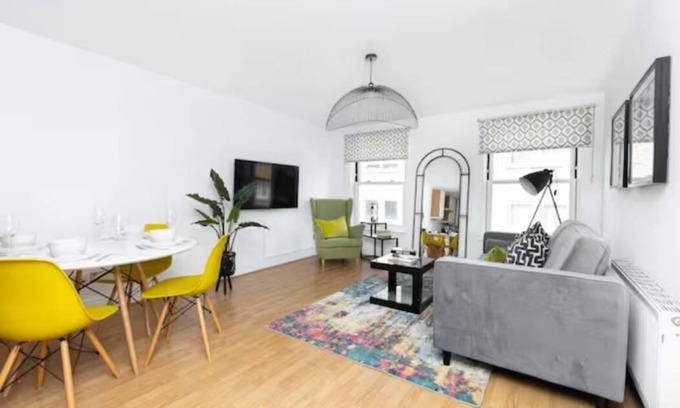 Spitalfields Apartment | Amazing 2BR Flat, 3 min Shoreditch High Street