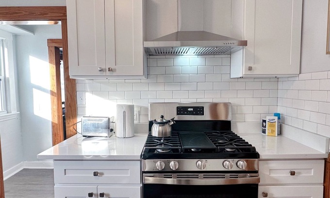 Watertown Condo | Amazing 3-bedrooms condo near Cambridge and Boston College with AC, Parking
