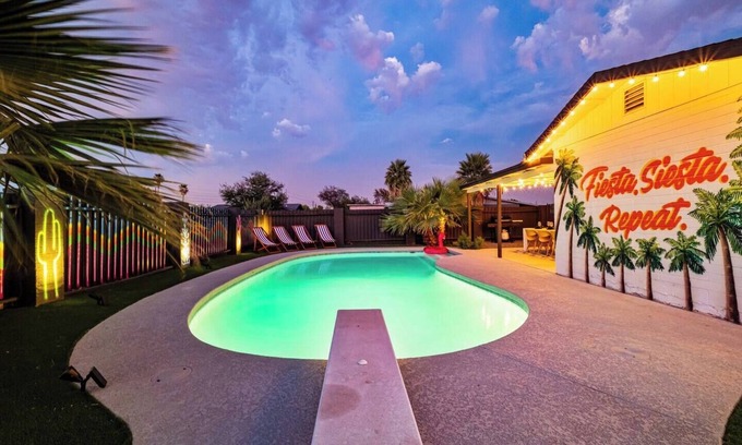 North Mountain House | Amazing 4-bed home with Golf, Pool & Hot-Tub