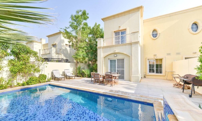 Emirates Hills Villa | Amazing 4 Bed Villa| Private Pool | Stunning Garden | 10 Mins From Dubai Marina