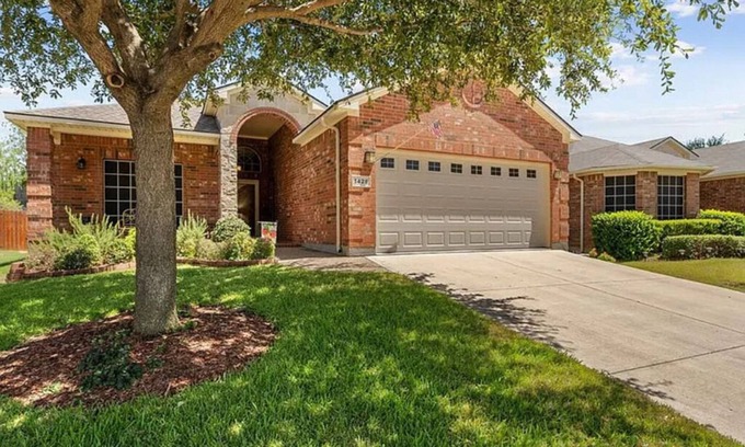 Irving House | Amazing 4-bedroom house with WiFi and AC in fantastic Irving!