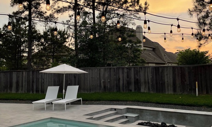 Tomball House | AMAZING 4 BR home w NEW pool & sunken fire pit!