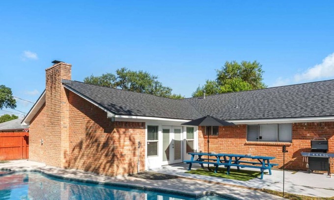 Texas City House | Amazing 4BR 2Bath Home with Pool & Game-Movie Room