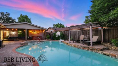 Garland House | Amazing 4BR 2Bath Home w Hot Tub Pool & Game Room