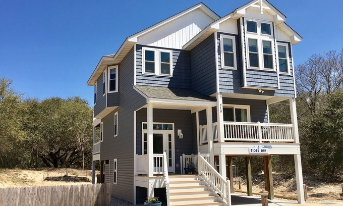 Southern Shores House | AMAZING-4BR BEACH HOUSE-HOT TUB-Free Linens-GREAT LOCATION-Keyless Entry-VolleyB