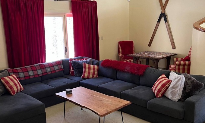 Stratton Mountain House | Amazing 5 bed/5 bath just a few minutes from Base Lodge @ Stratton Mountain!