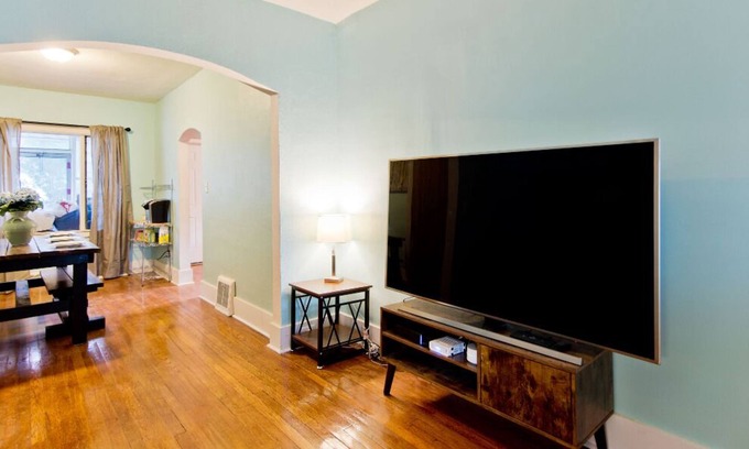 Ferndale Apartment | Amazing 5 Bedroom Downtown Ferndale House
