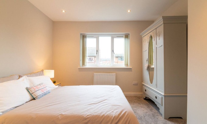 Broadheath House | Amazing 6 Bedroom Holiday Home Sleep 11 Manchester CIty Manchester Airport