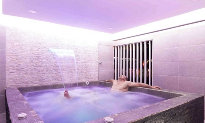 Zona Rosa Apartment | Amazing 6 bedroom with Incredible Private Jacuzzi 1 block from LLeras