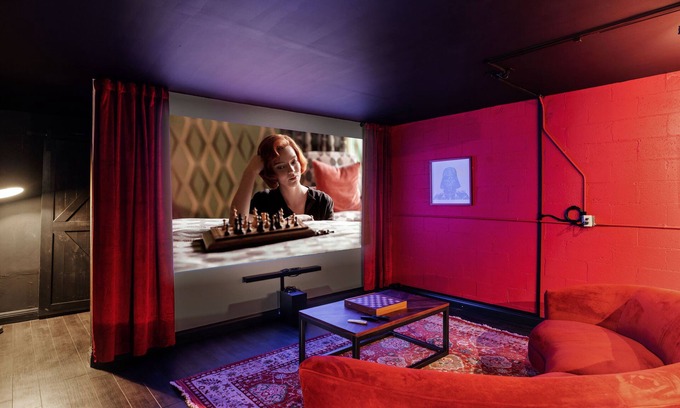 Las Vegas House | Amazing 6 BRD, Pool, Theater, Billiard, Poker, and Games near the Strip