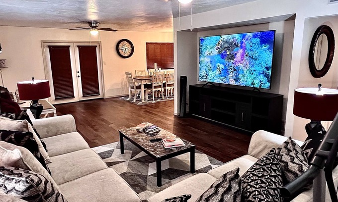 Alamogordo House | Amazing and Cozy King-Queen Bed Suites w/RV Parking