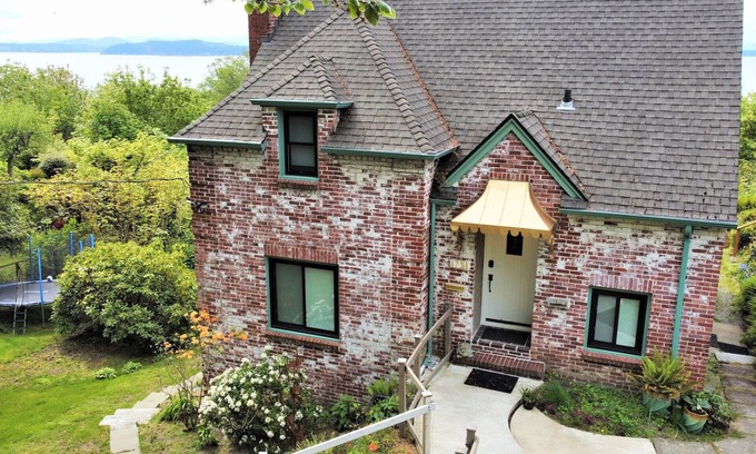 North Admiral House | Amazing and serene view house, art deco charmer, fully restored