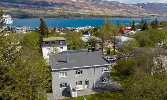 Akureyri Apartment | Amazing Apartment For 4 - Just a Few Minutes Away From Downtown Akureyri