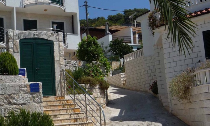 Veliki Drvenik Apartment | Amazing apartment with a gorgeous view, ten meters from the beach!