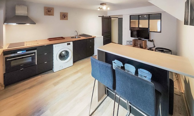 Bessan Apartment | Amazing apartment in Bessan with WiFi