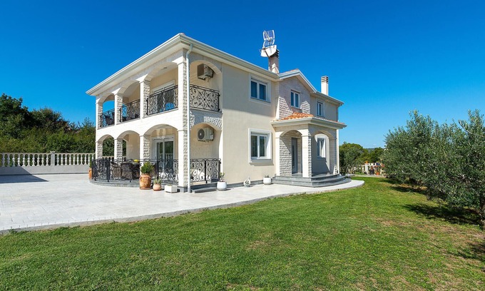 Kastel Apartment | Amazing apartment in Buje with WiFi