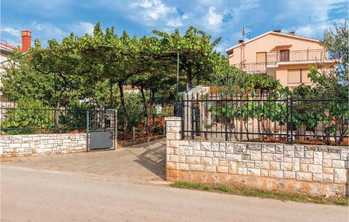 Galizana Apartment | Amazing Apartment In Galizana With Wifi