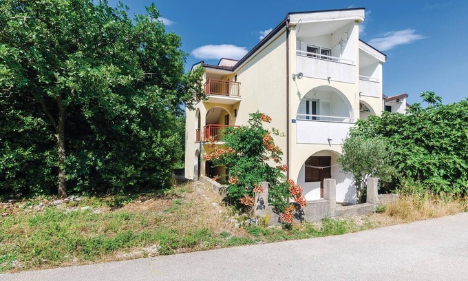 Hodilje Apartment | Amazing apartment in Hodilje with WiFi