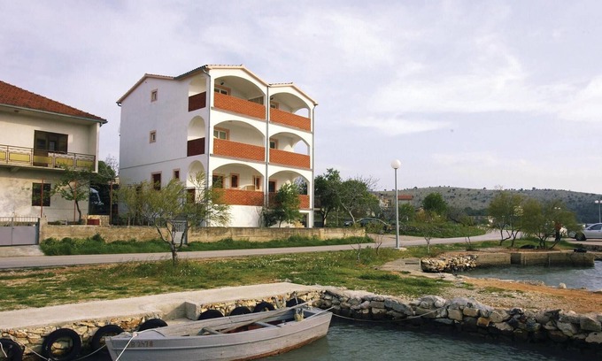 Jadrtovac Apartment | Amazing apartment in Jadrtovac